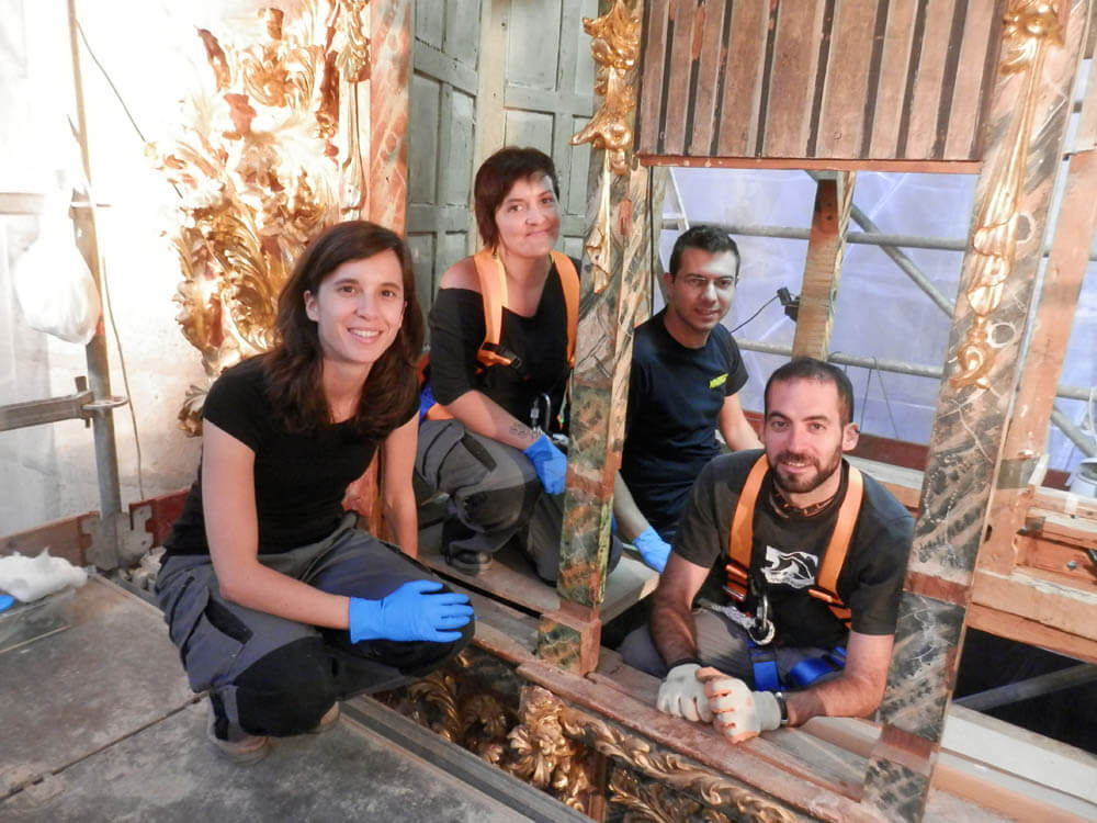 El mueble, en proceso de restauración