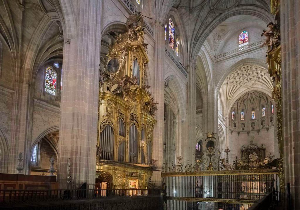 Órgano del evangelio de la catedral de Segovia